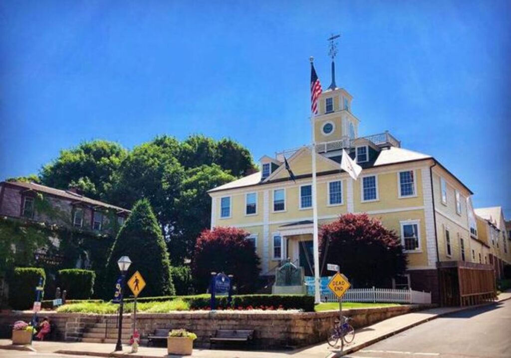 9 Best Places to Live in Rhode Island State South Shore Village